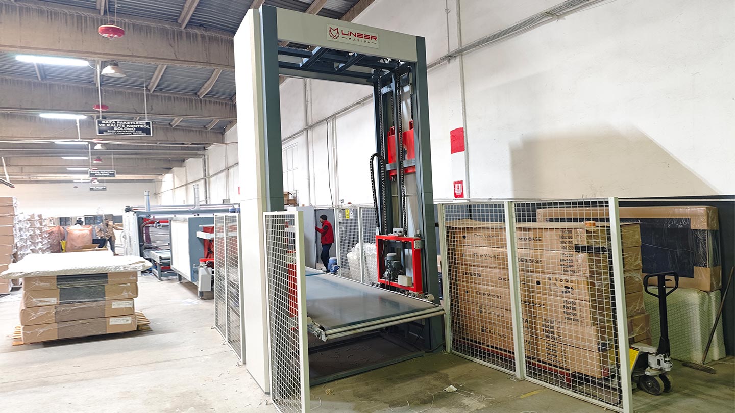 Auto-Sofa-Base-Packing-Machine-3