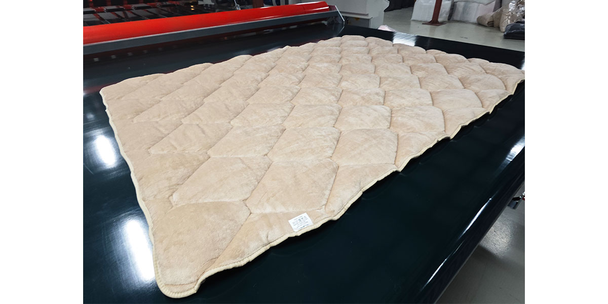 Automatic-Duvet-Folding-Machine-2-Lineer